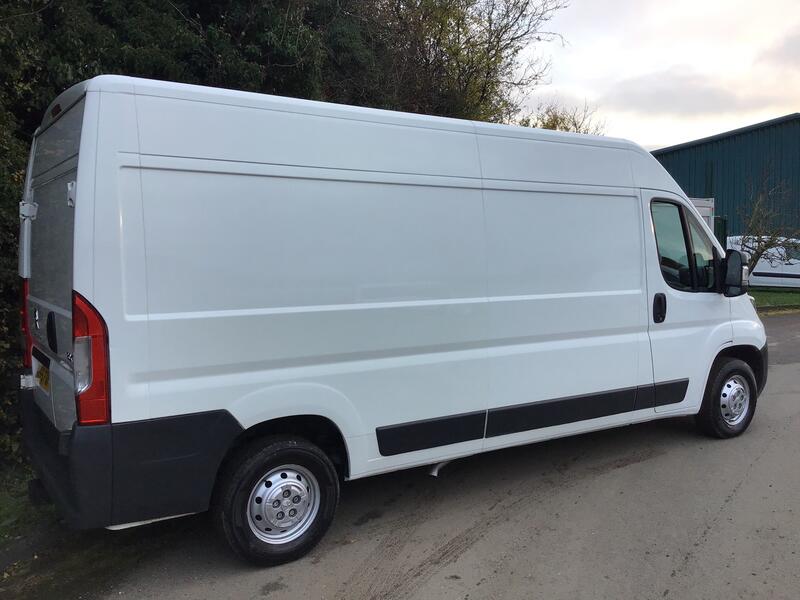 View PEUGEOT BOXER 2.2 HDi 335 