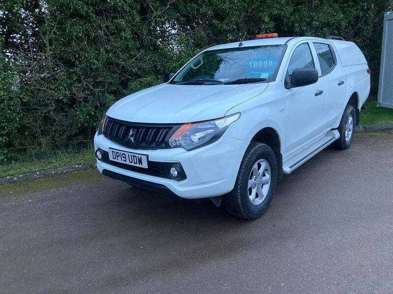 MITSUBISHI L200