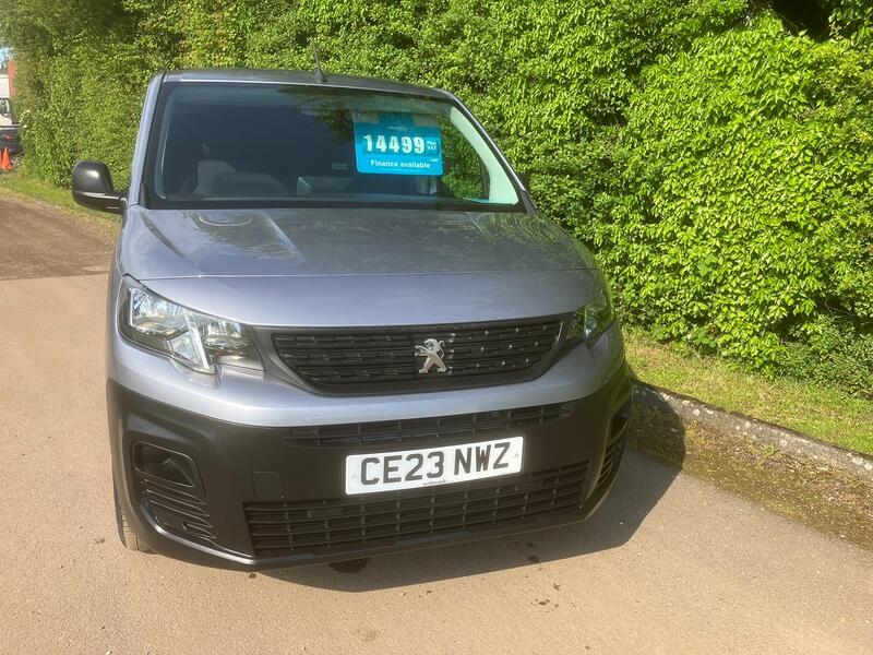 View PEUGEOT PARTNER Full Electric 800 50kWh Professional Premium +