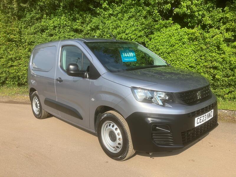 View PEUGEOT PARTNER Full Electric 800 50kWh Professional Premium +