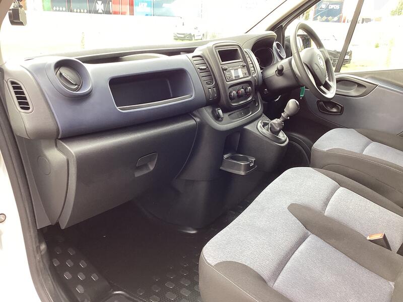 VAUXHALL VIVARO