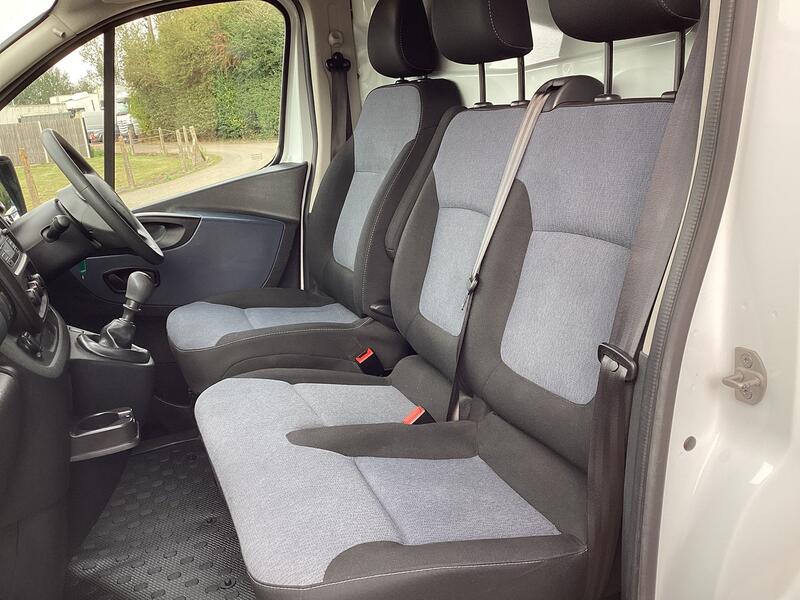 VAUXHALL VIVARO