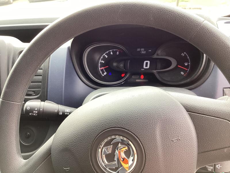 VAUXHALL VIVARO