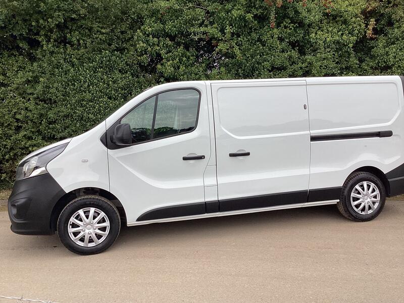VAUXHALL VIVARO