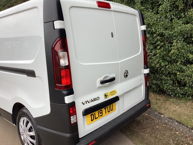 VAUXHALL VIVARO