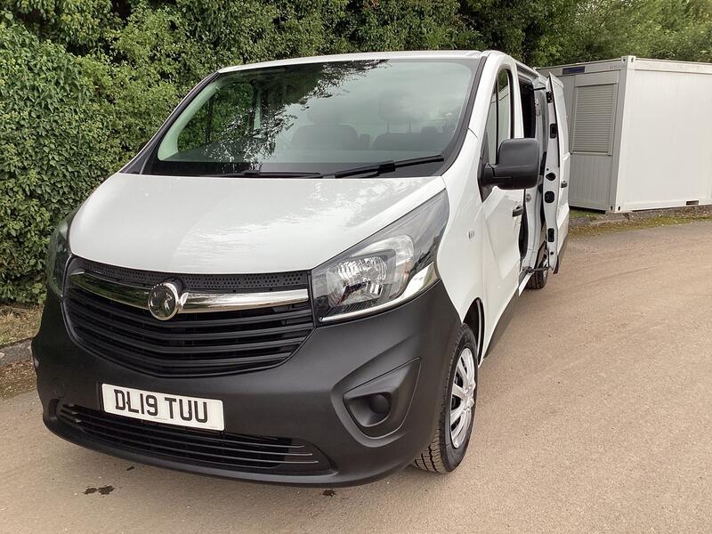 VAUXHALL VIVARO