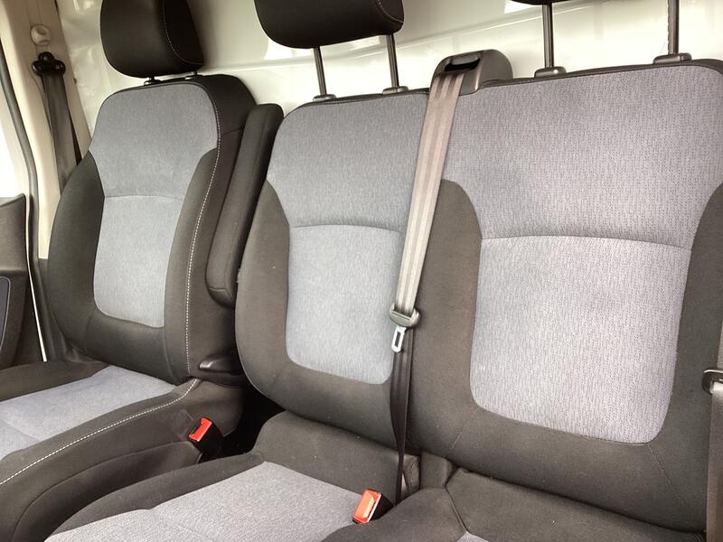 VAUXHALL VIVARO