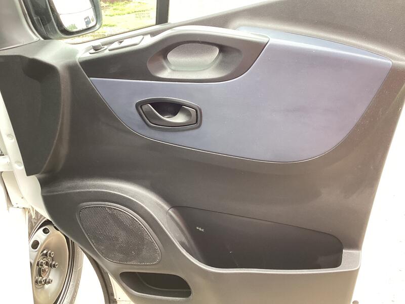 VAUXHALL VIVARO