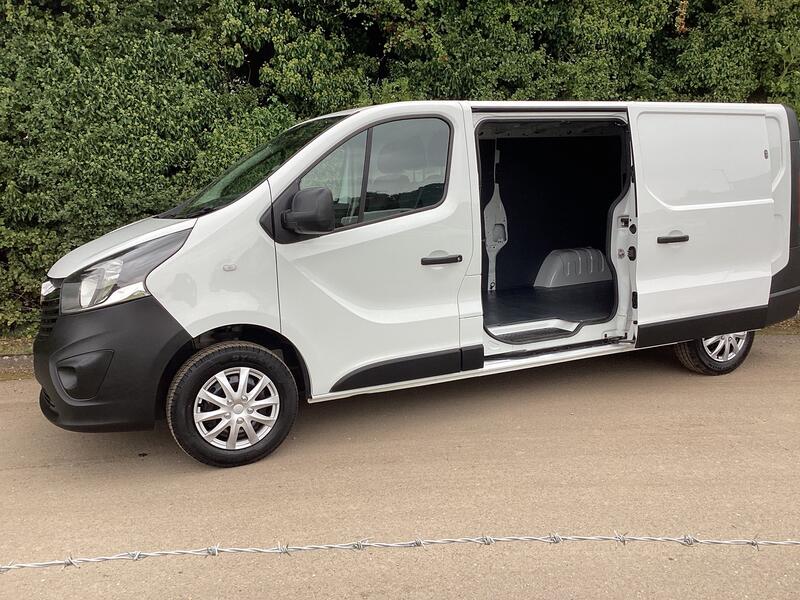 VAUXHALL VIVARO