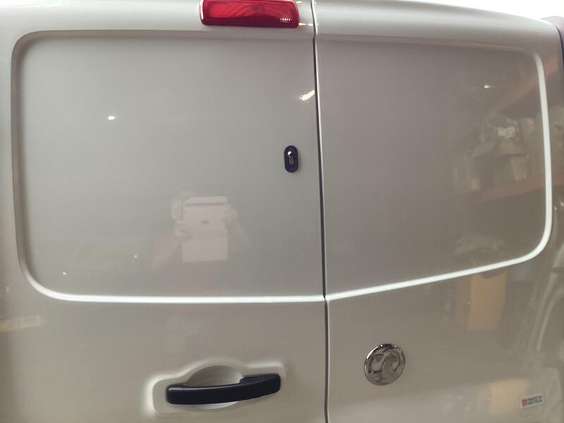 VAUXHALL VIVARO