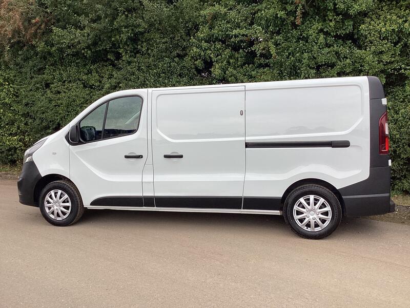 VAUXHALL VIVARO