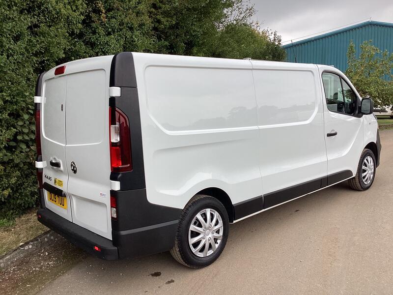 VAUXHALL VIVARO