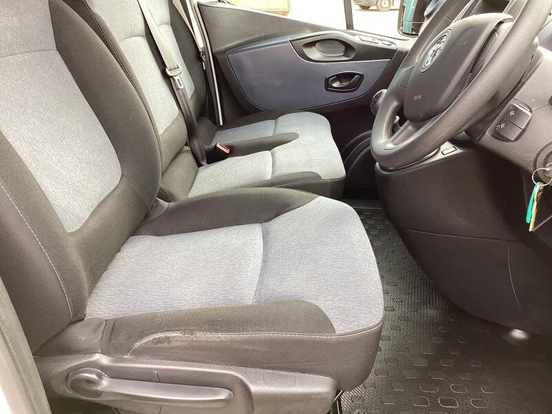 VAUXHALL VIVARO