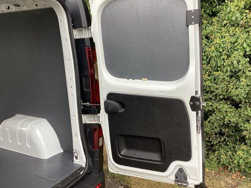 VAUXHALL VIVARO