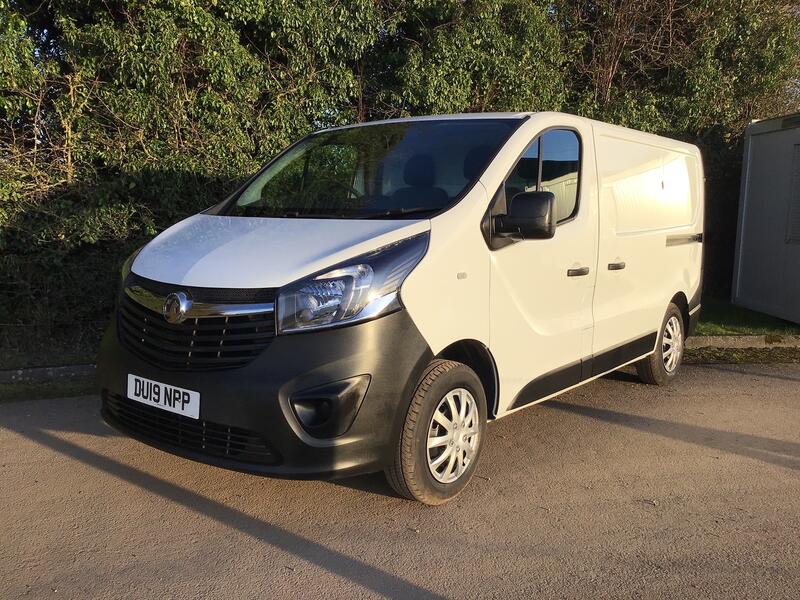 VAUXHALL VIVARO