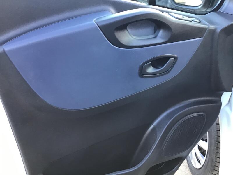 VAUXHALL VIVARO