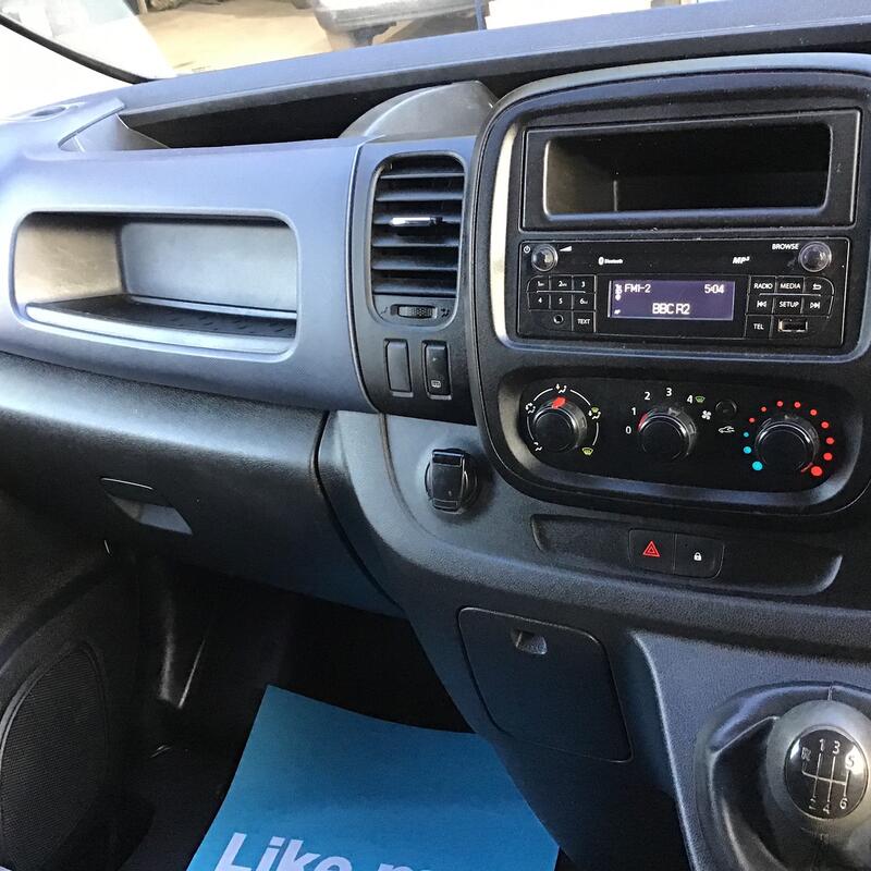 VAUXHALL VIVARO