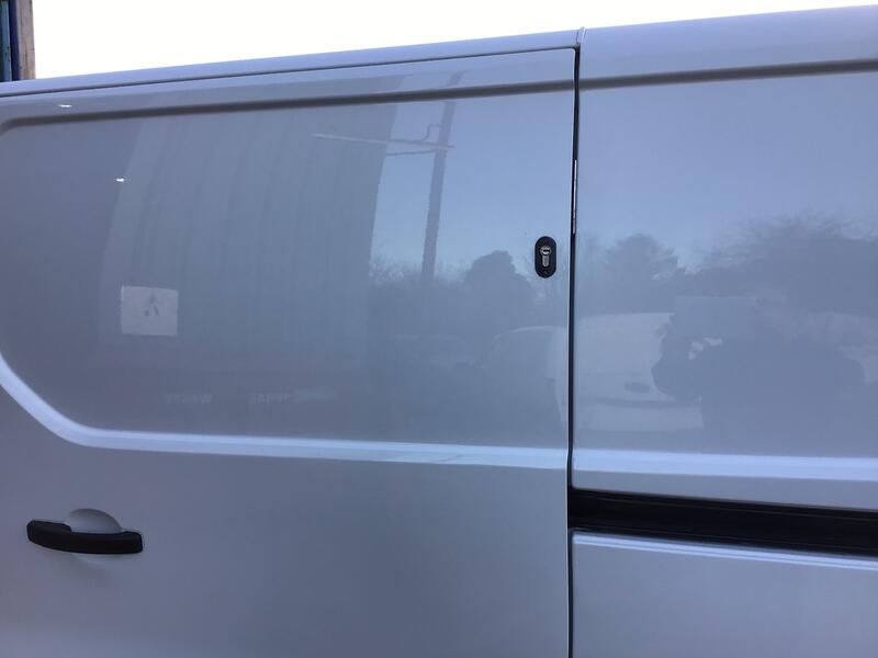 VAUXHALL VIVARO