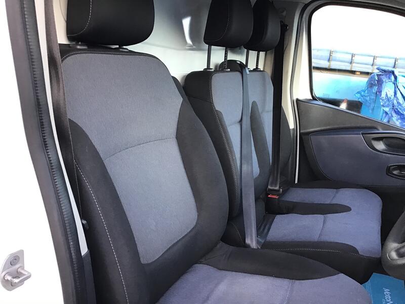 VAUXHALL VIVARO