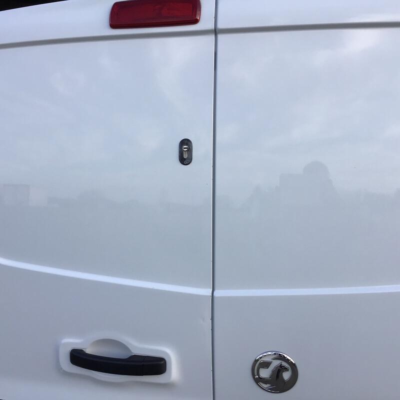 VAUXHALL VIVARO