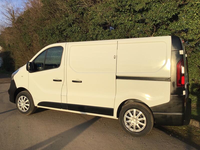 VAUXHALL VIVARO