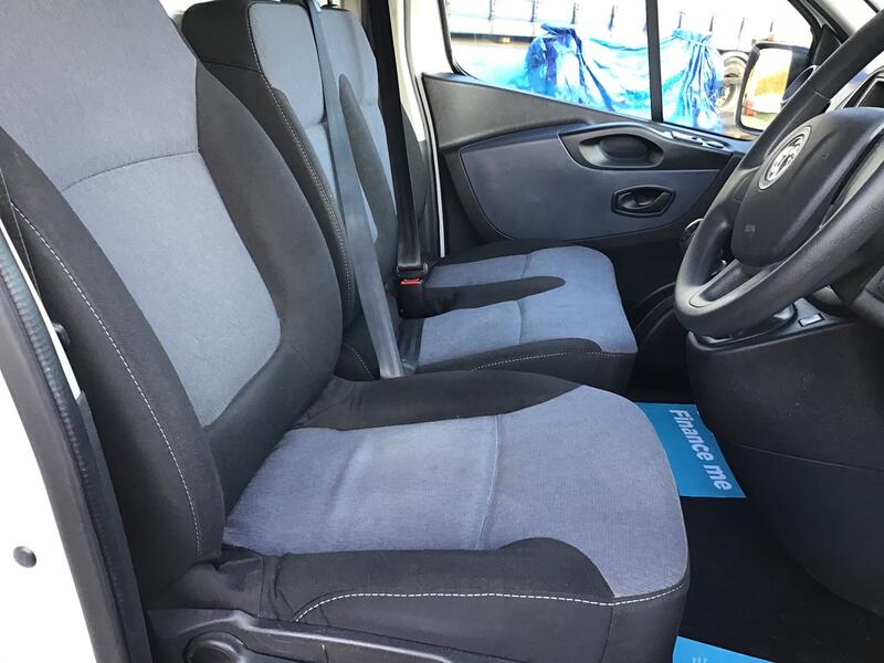 VAUXHALL VIVARO