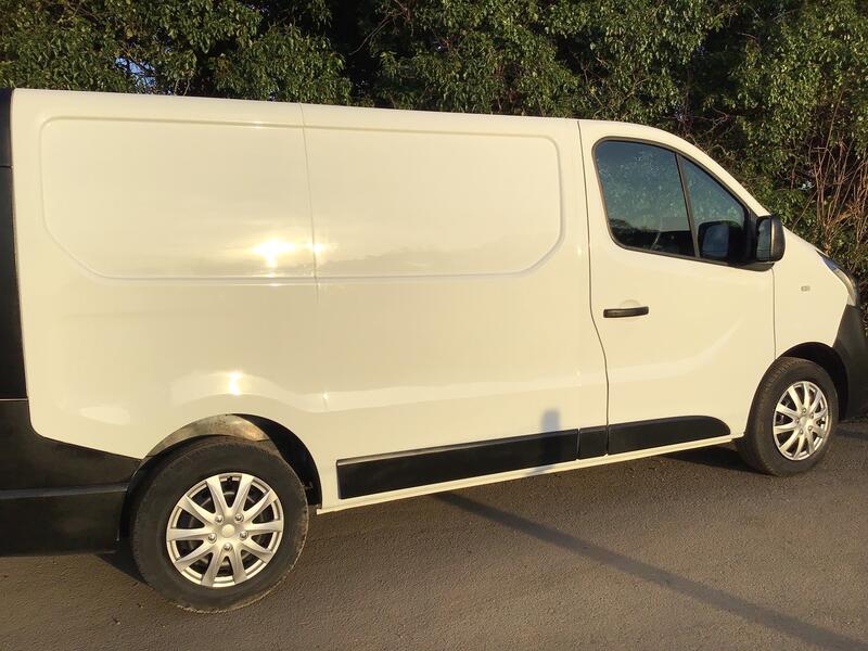 VAUXHALL VIVARO
