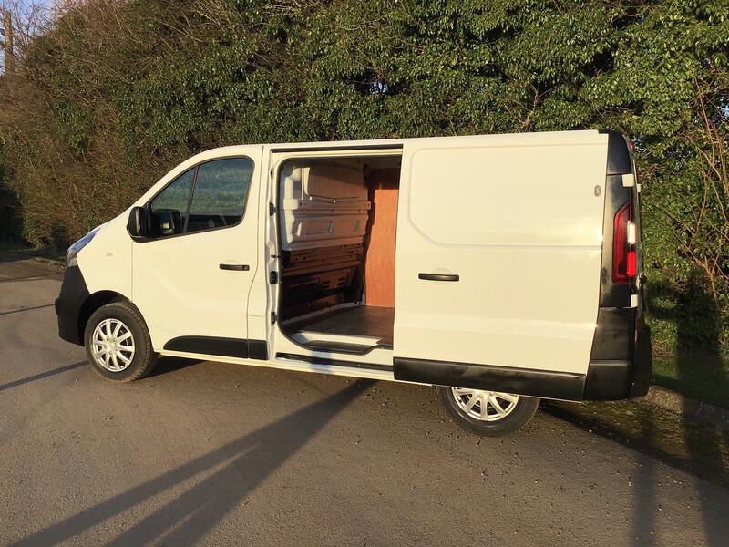 VAUXHALL VIVARO