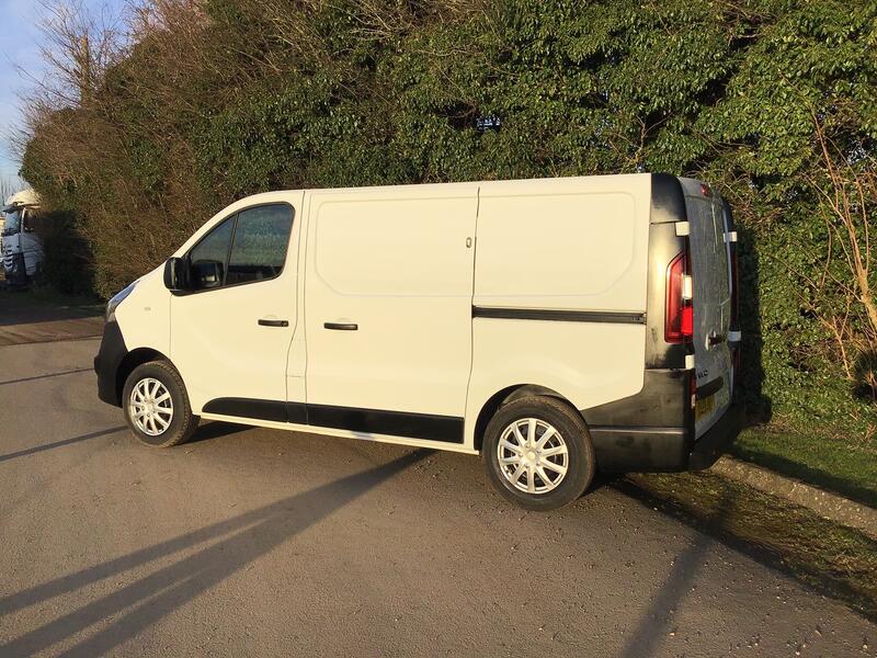 VAUXHALL VIVARO