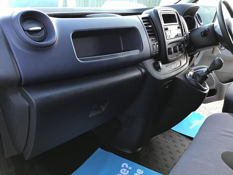 VAUXHALL VIVARO
