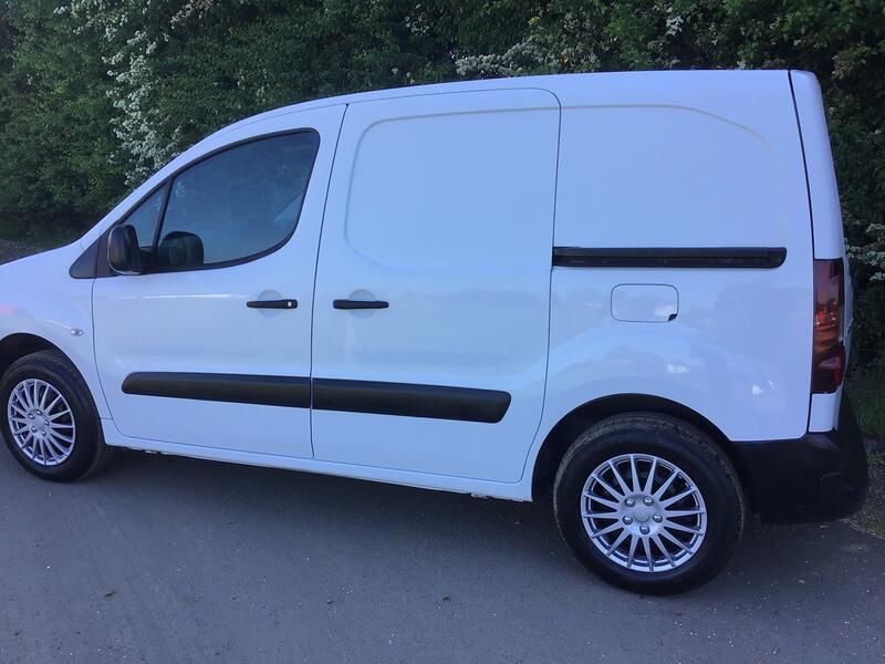 View PEUGEOT PARTNER 1.6 BlueHDi 854 Professional