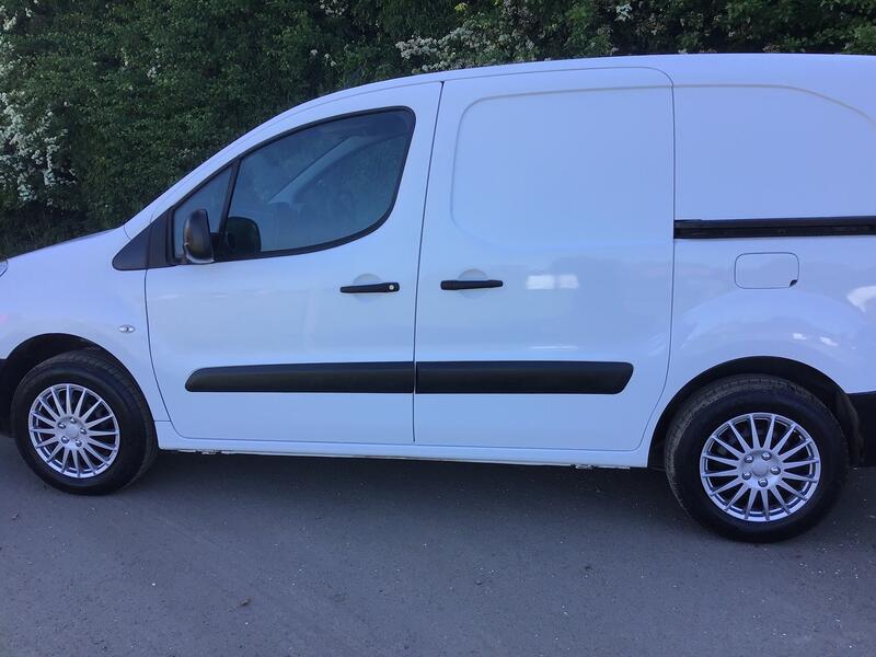 View PEUGEOT PARTNER 1.6 BlueHDi 854 Professional