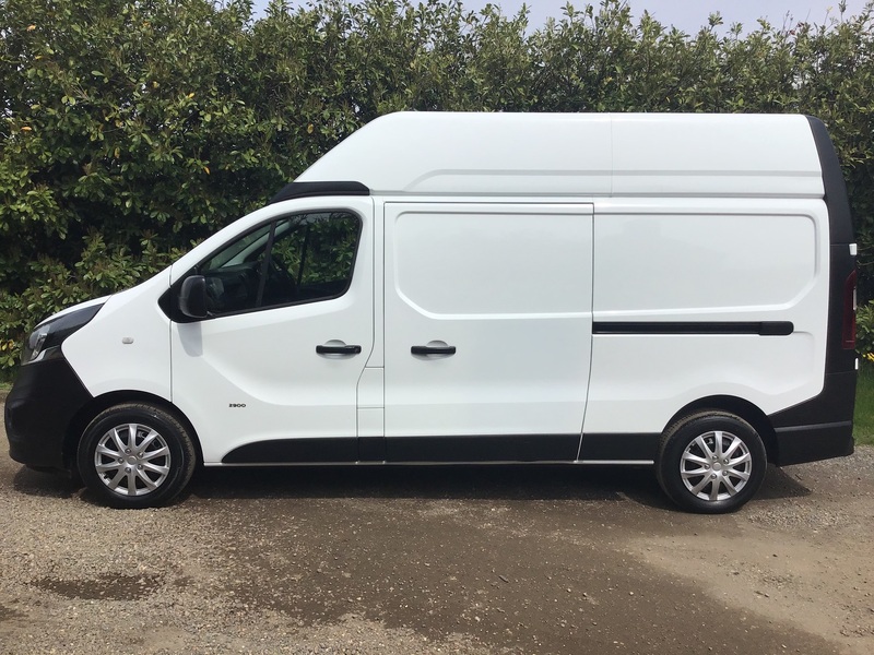 View VAUXHALL VIVARO 2900 L2H2 CDTI PV ECOFLEX SS 120 PS LONG WHEELBASE HIGH ROOF