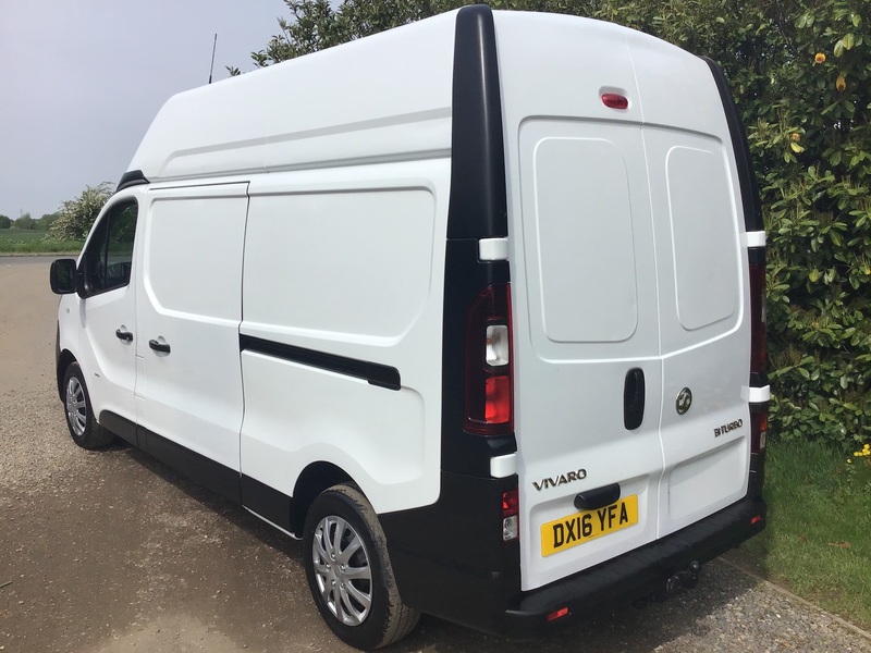 View VAUXHALL VIVARO 2900 L2H2 CDTI PV ECOFLEX SS 120 PS LONG WHEELBASE HIGH ROOF