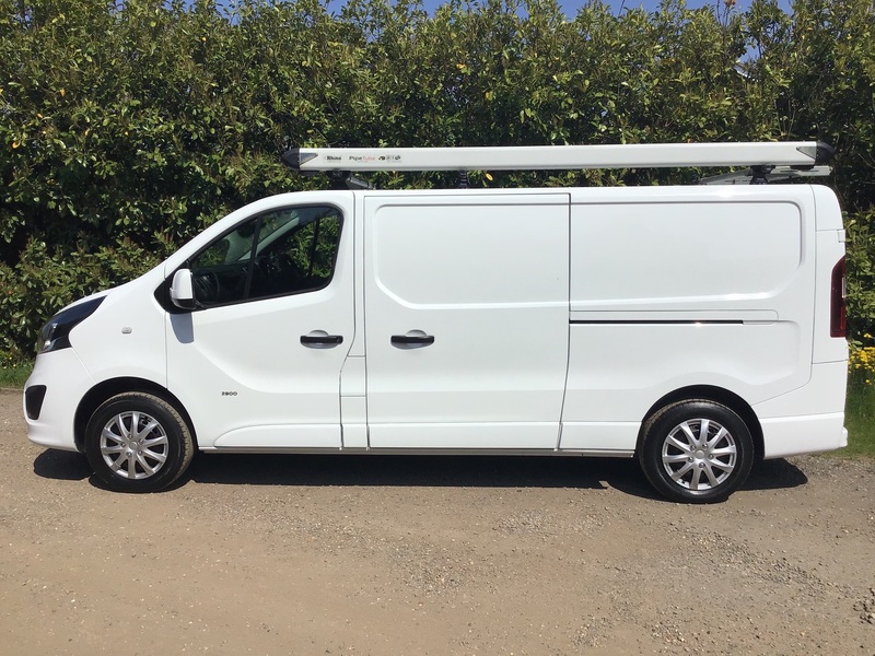 VAUXHALL VIVARO