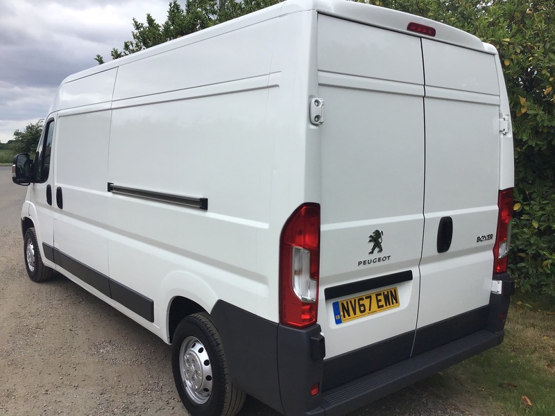 View PEUGEOT BOXER BLUE HDI 335 L3H2 PV