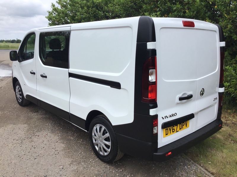 VAUXHALL VIVARO