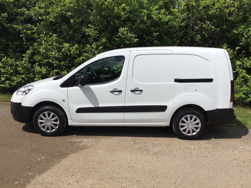 View PEUGEOT PARTNER HDI S L2 750 92 PS LONG WHEEL BASE