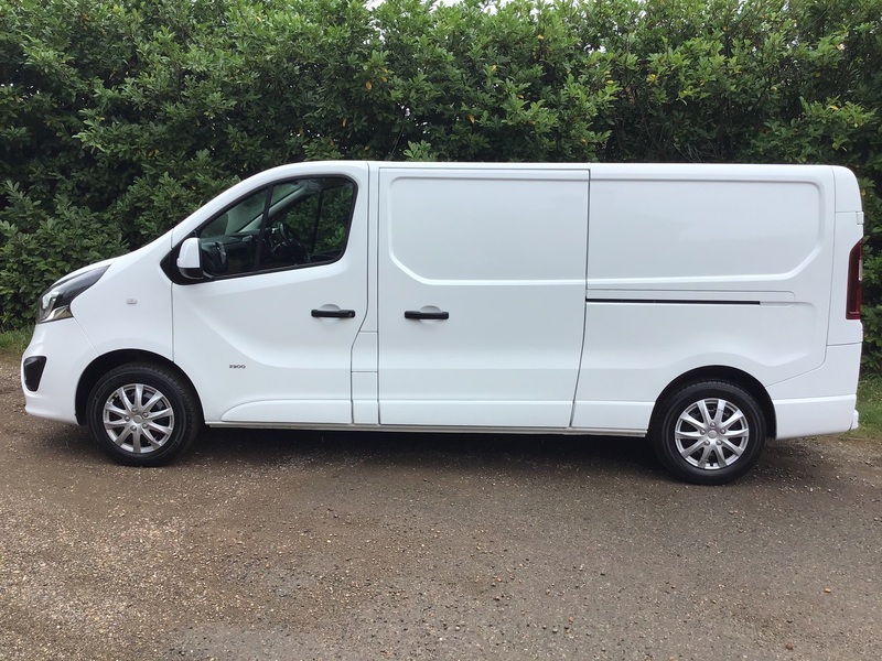 VAUXHALL VIVARO