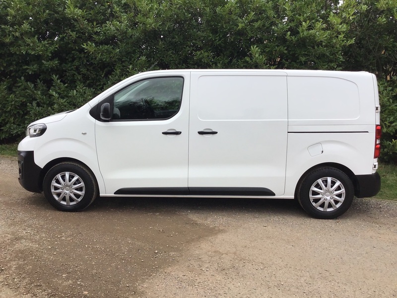 View PEUGEOT EXPERT BLUE HDI S STANDARD EURO 6 ULEZ FREE