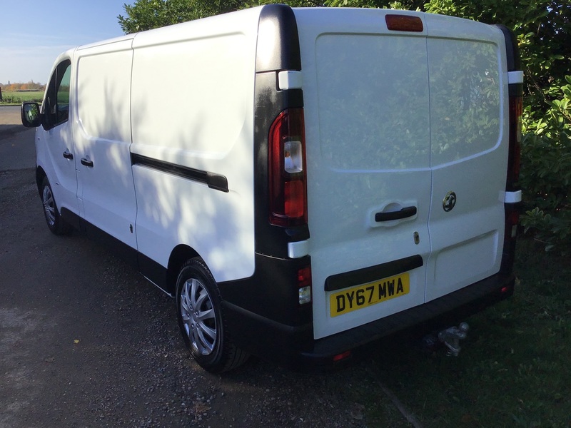 VAUXHALL VIVARO