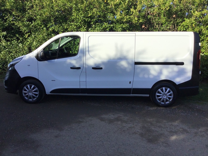 View VAUXHALL VIVARO L2 VIVARO 1.6 CDTI 120PS 2900 EURO 6 LONG WHEEL BASE VAN