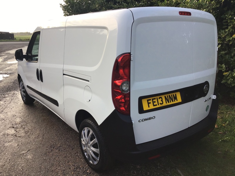 View VAUXHALL COMBO 2300 L2H1 CDTI ECOFLEX LONG WHEEL BASE TWIN SIDE LOAD DOORS