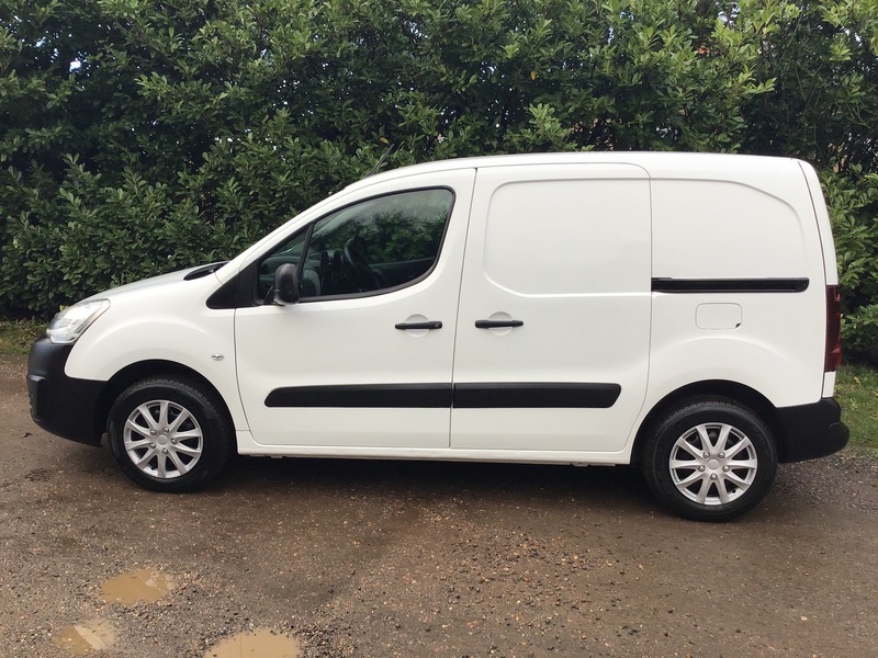 View PEUGEOT PARTNER BLUE HDI PROFESSIONAL L1 EURO 6 ULEZ COMPLIANT 3 SEATS