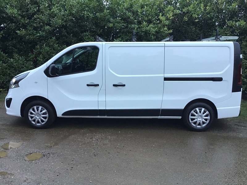 VAUXHALL VIVARO