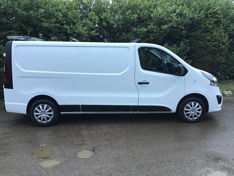 VAUXHALL VIVARO