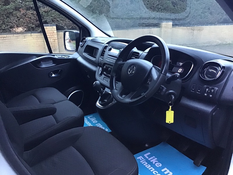 VAUXHALL VIVARO