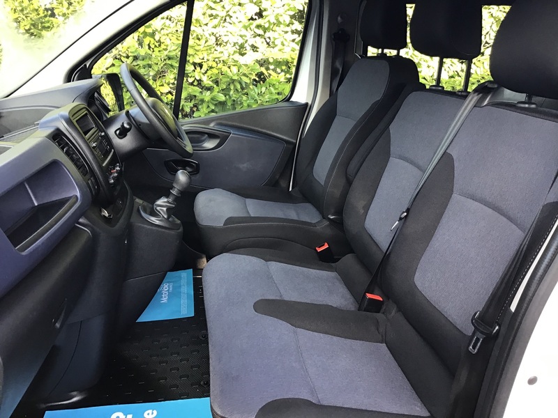 VAUXHALL VIVARO