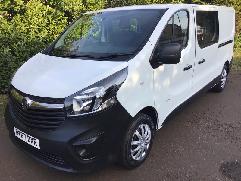 View VAUXHALL VIVARO L2H1 2900 CDTI 120PS EURO6 ULEZ COMPLIANT DOUBLE CAB CREW VAN