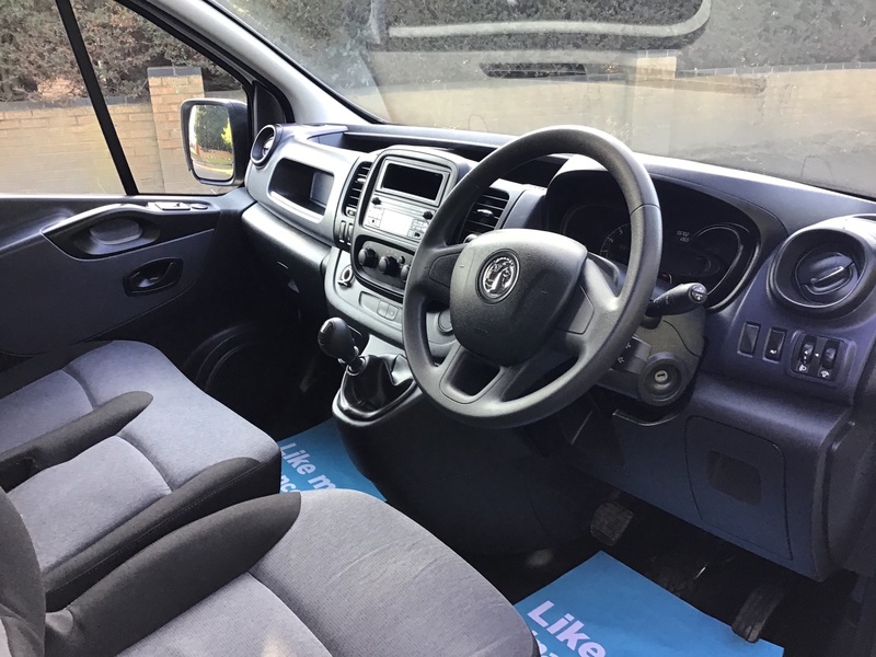 VAUXHALL VIVARO